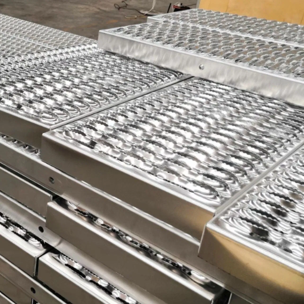 Stainless Steel Perforated Sheet Plank Grating Crocodile Teeth Anti-Skid Plate