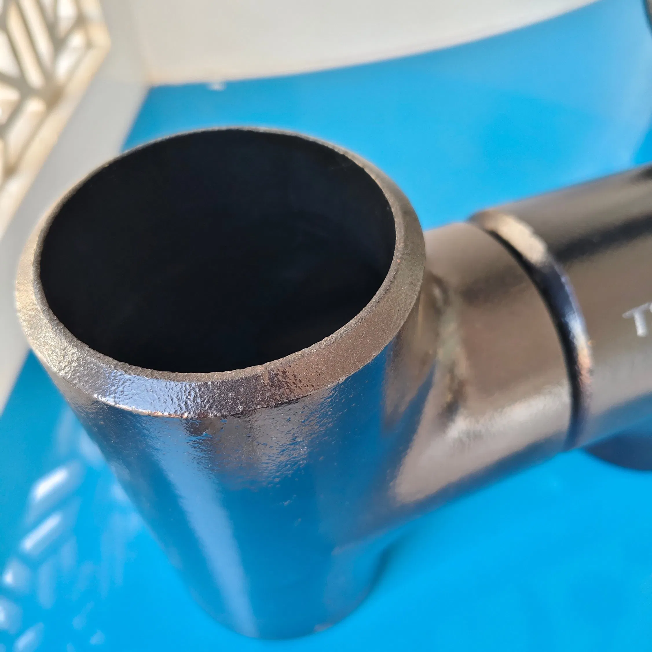 Customized High Quality Large Diameter ANSI B16.9/ASTM A234 Wpb Seamless Carbon Steel Stainless Steel Sch40 3/4*1/4*3/4 Pipe Fitting Equal &amp; Reducing Tee