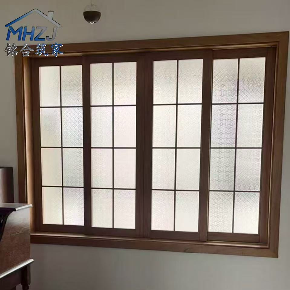 Ventana deslizante de marco de madera moderna con construcción de madera maciza, vidrio energéticamente eficiente para proyectos residenciales contemporáneos