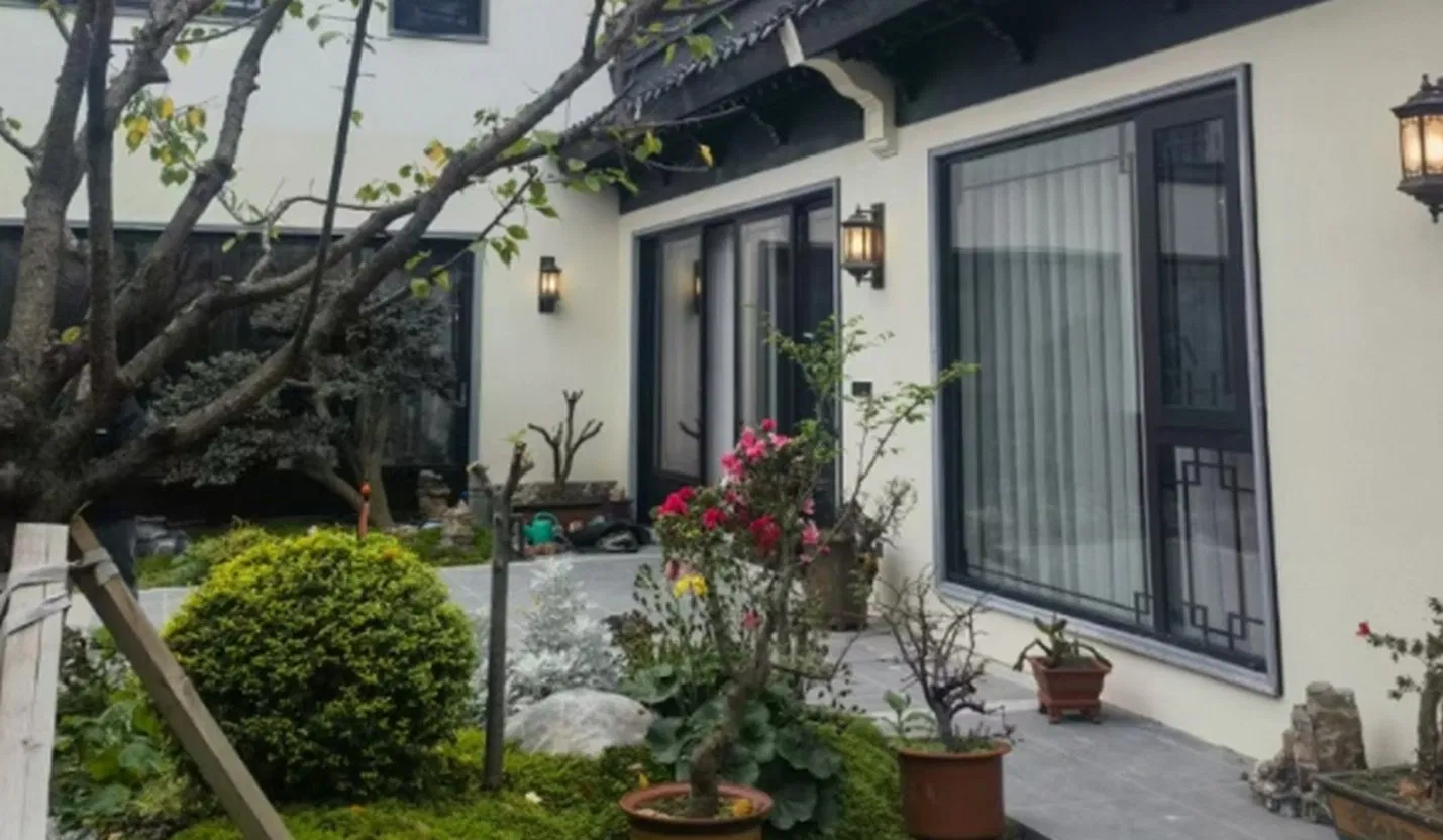 Ventana de aluminio deslizante de casement de vidrio claro doble acristalado de lujo, gruesa, a prueba de viento, impermeable y resistente a la corrosión