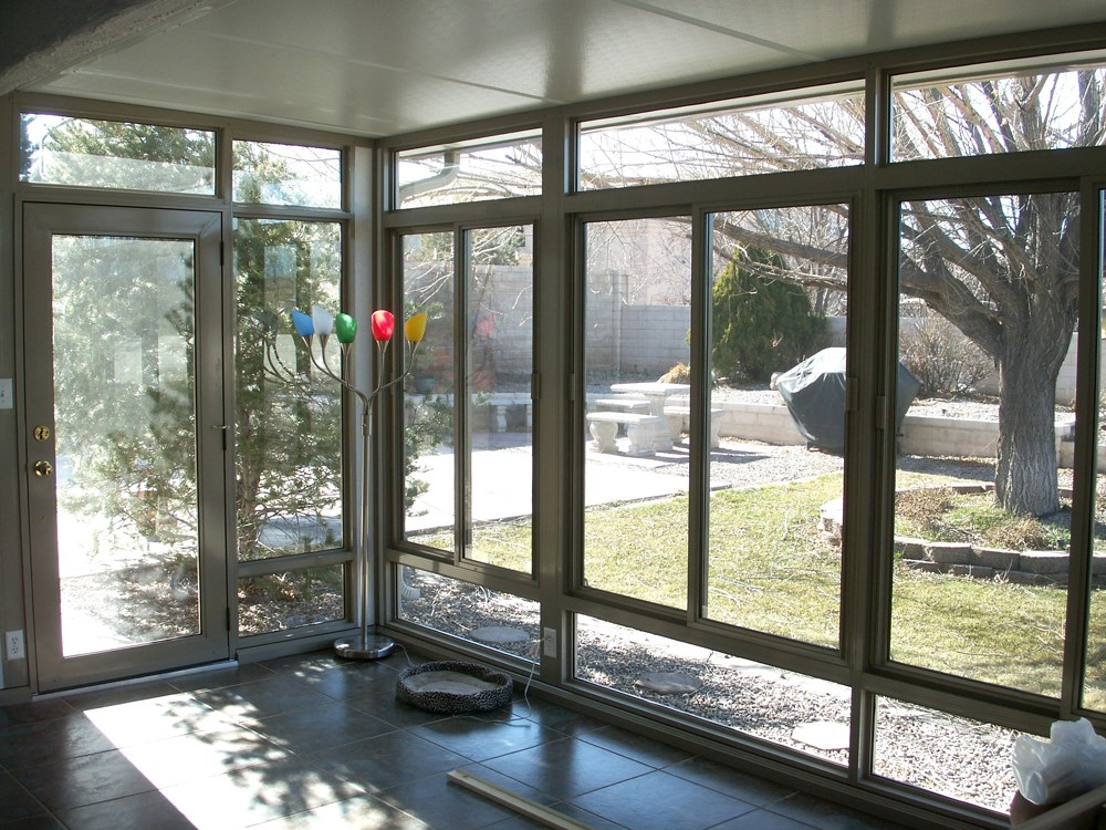Precio de fábrica diseño simple aluminio resistente a huracanes doble acristalamiento oscilante abatible ventana corredera de casement toldo