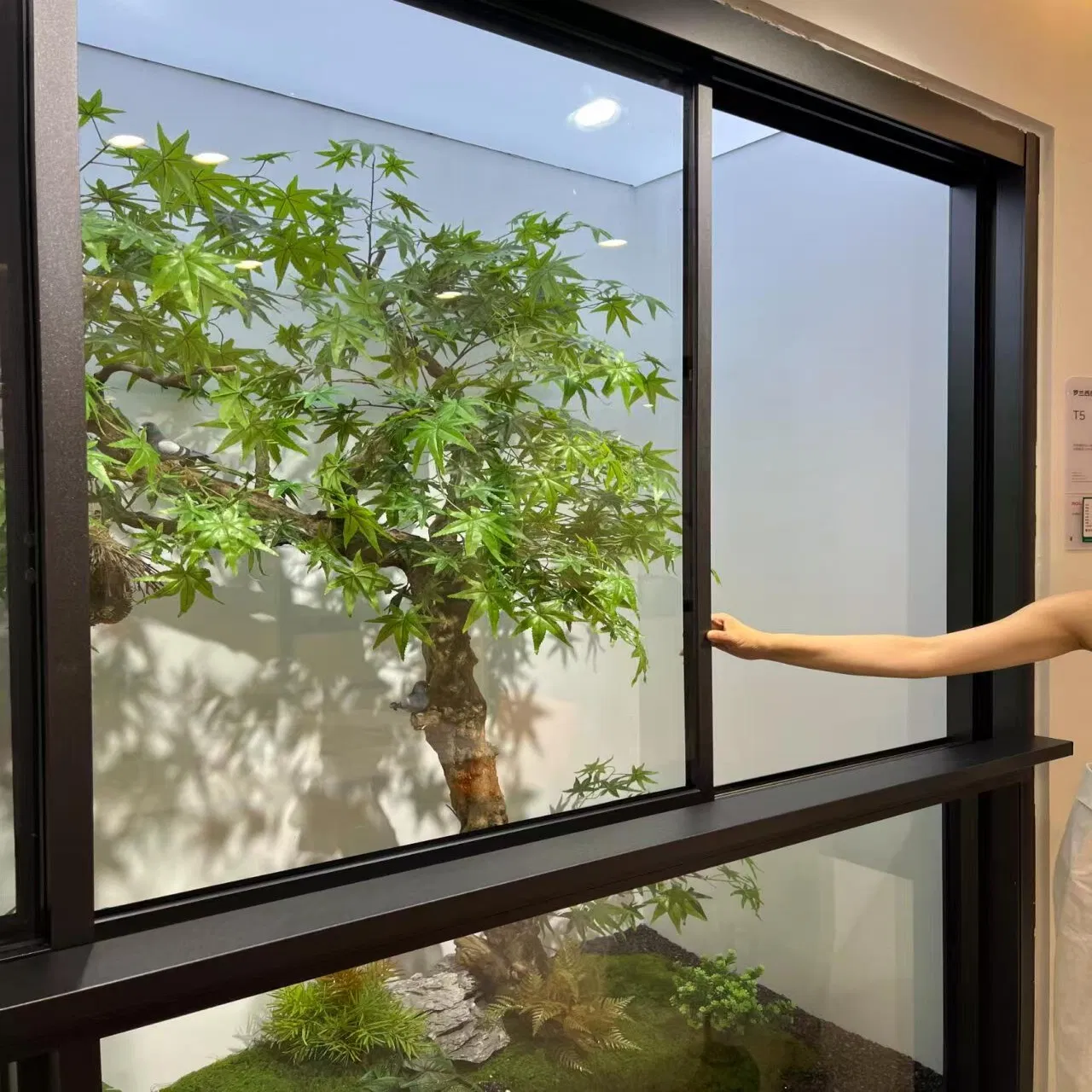 3. Ventanas deslizantes de vidrio triple acristalado de aleación de aluminio duraderas para cocina de concepto abierto