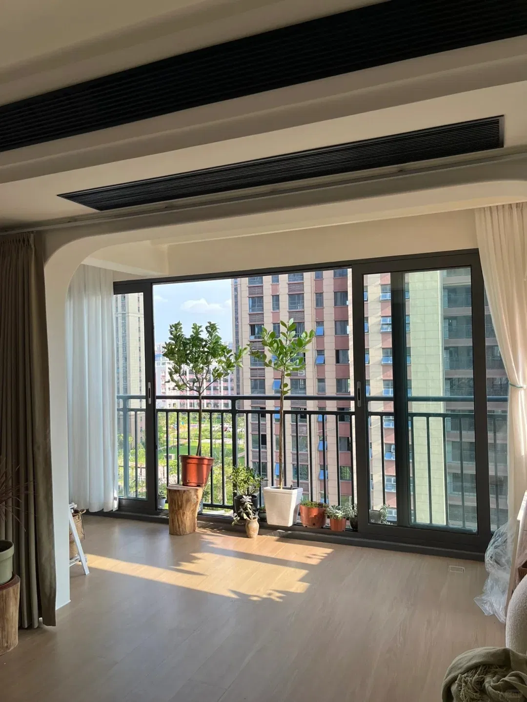 Ventana deslizante de aleación de aluminio horizontal de estilo moderno para la sala de sol y. Claraboya