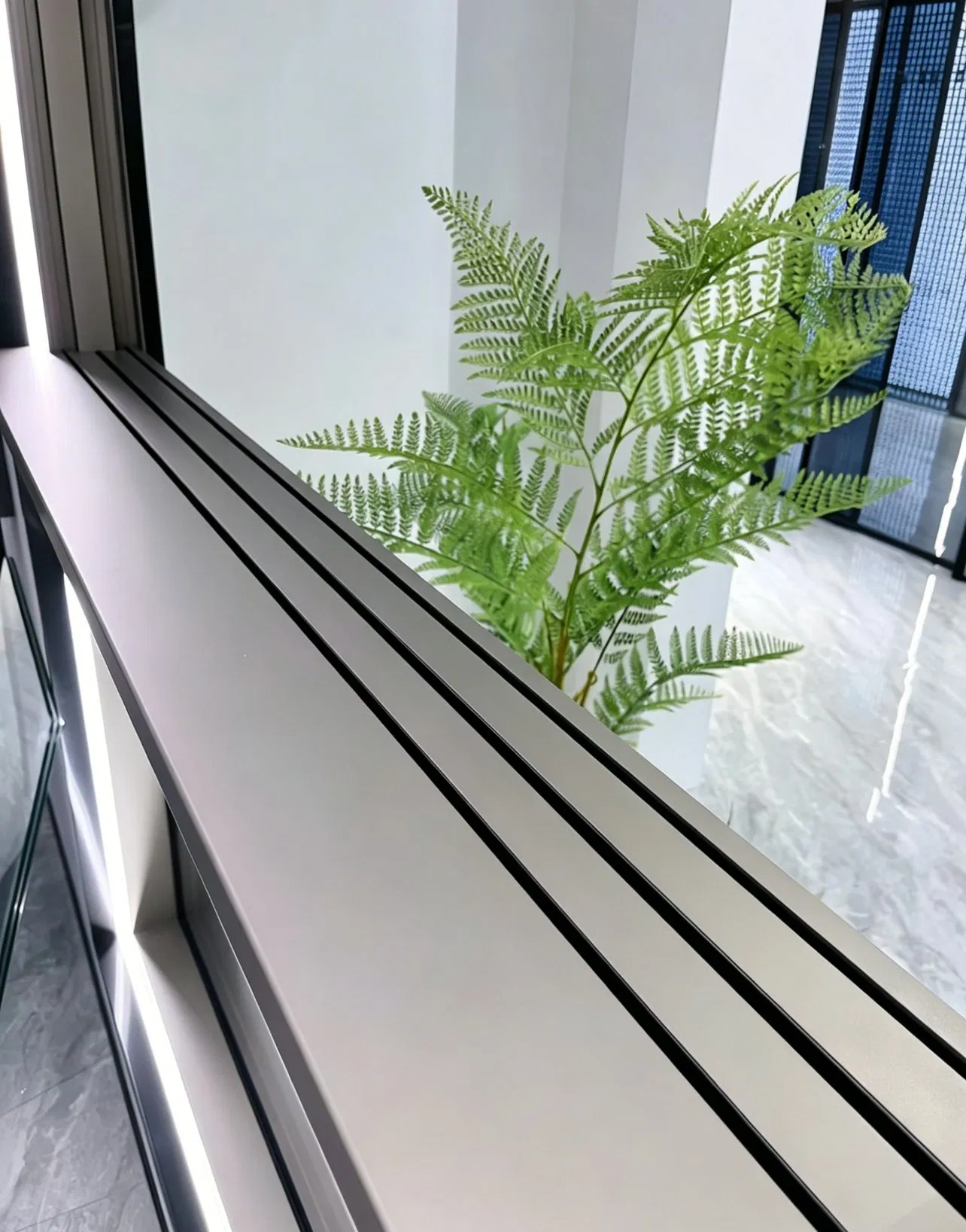 Ventana deslizante de aluminio ultradelgada contemporánea con mosquitera