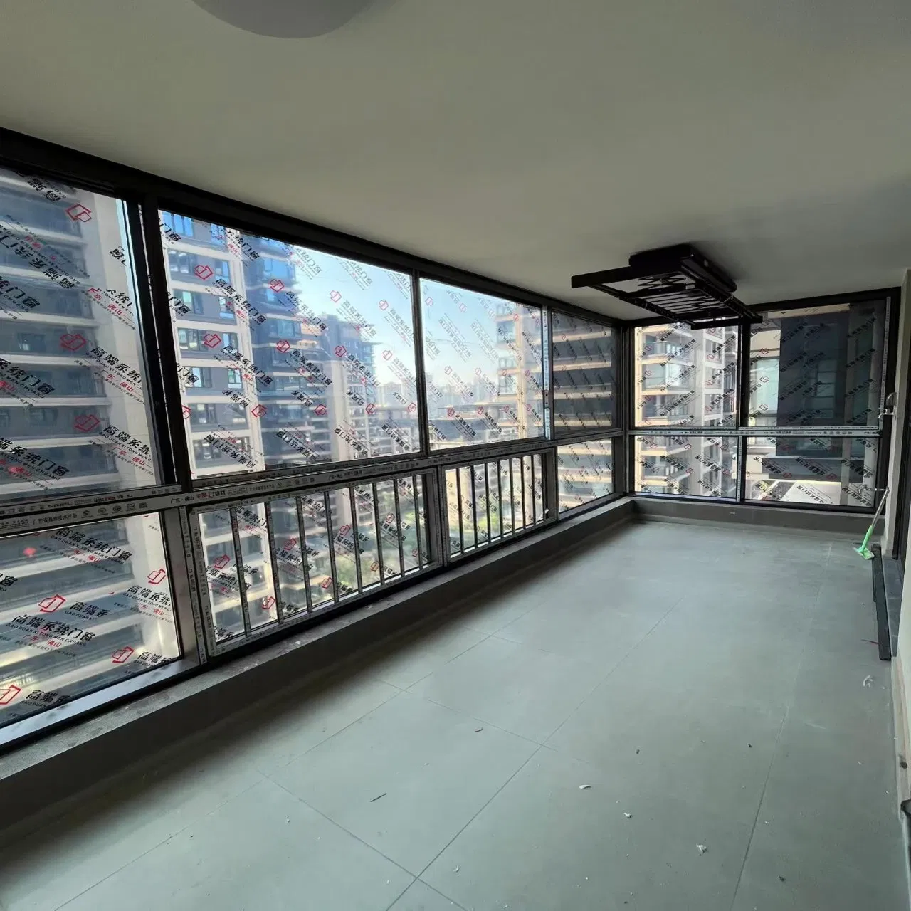 7. Accesorios deslizantes de metal de aluminio premium para ventanas de vidrio templado, ventanas de casa, seguridad vertical, recubiertos en polvo para acristalamiento de terrazas