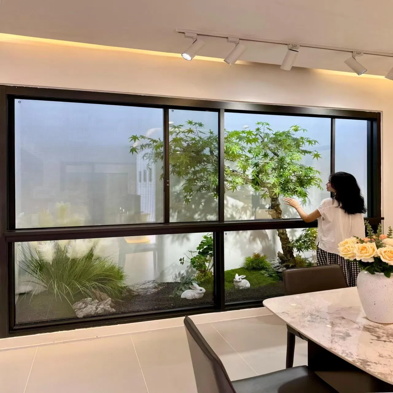 3. Ventanas deslizantes de vidrio triple acristalado de aleación de aluminio duraderas para cocina de concepto abierto