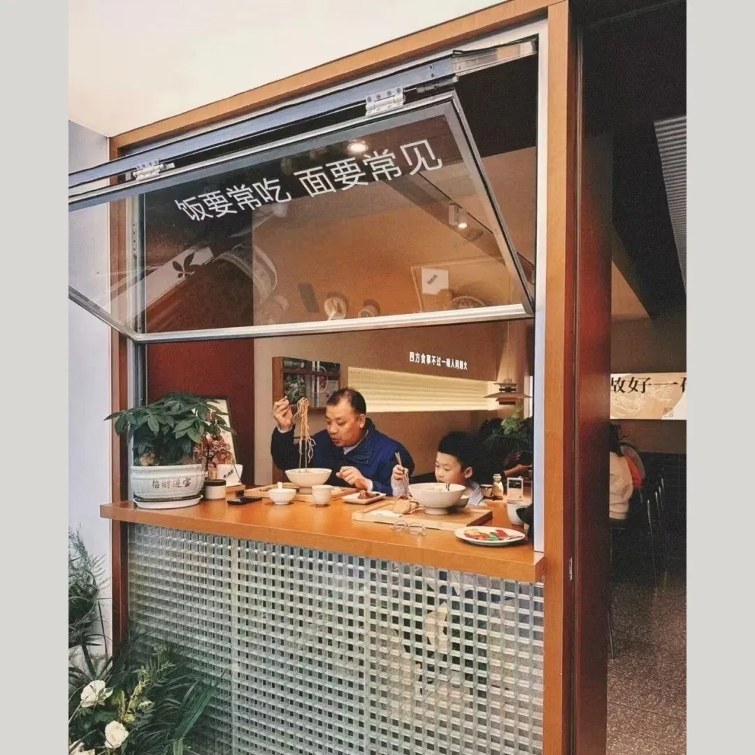 Ventana de aluminio minimalista de metal y vidrio de fabricación china, con borde de metal delgado, moderna y personalizada para apartamentos de lujo ligero
