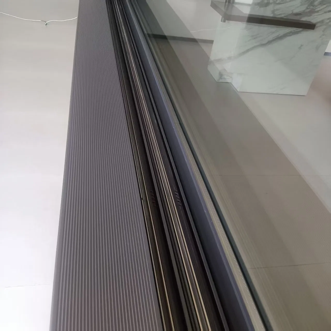 Material de construcción perfil de aluminio ventana corredera de aluminio para sala de estar balcón con tendedero