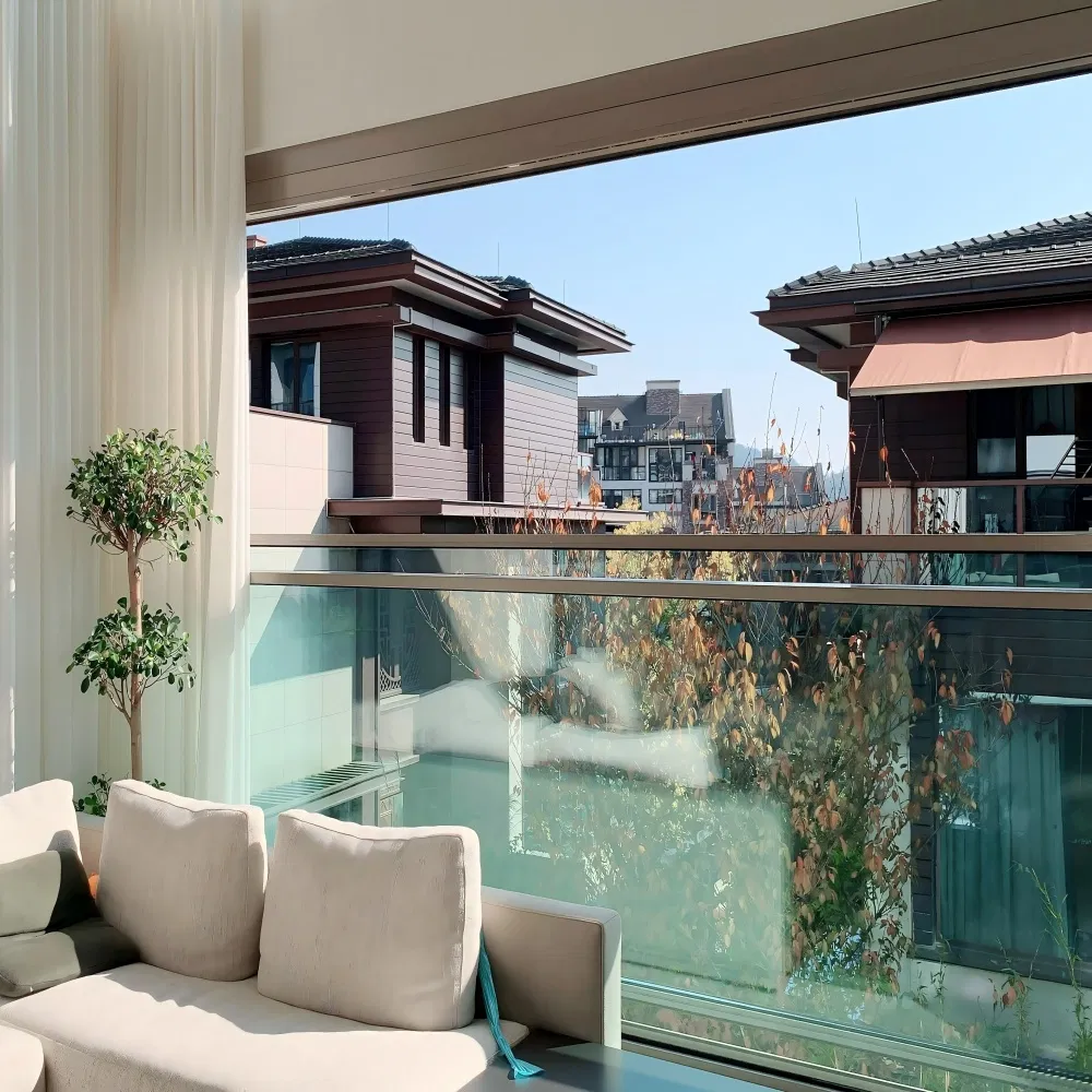 Ventana francesa deslizante vertical de aluminio térmicamente roto con control inteligente de doble acristalamiento para balcón, pérgola, hotel y casa