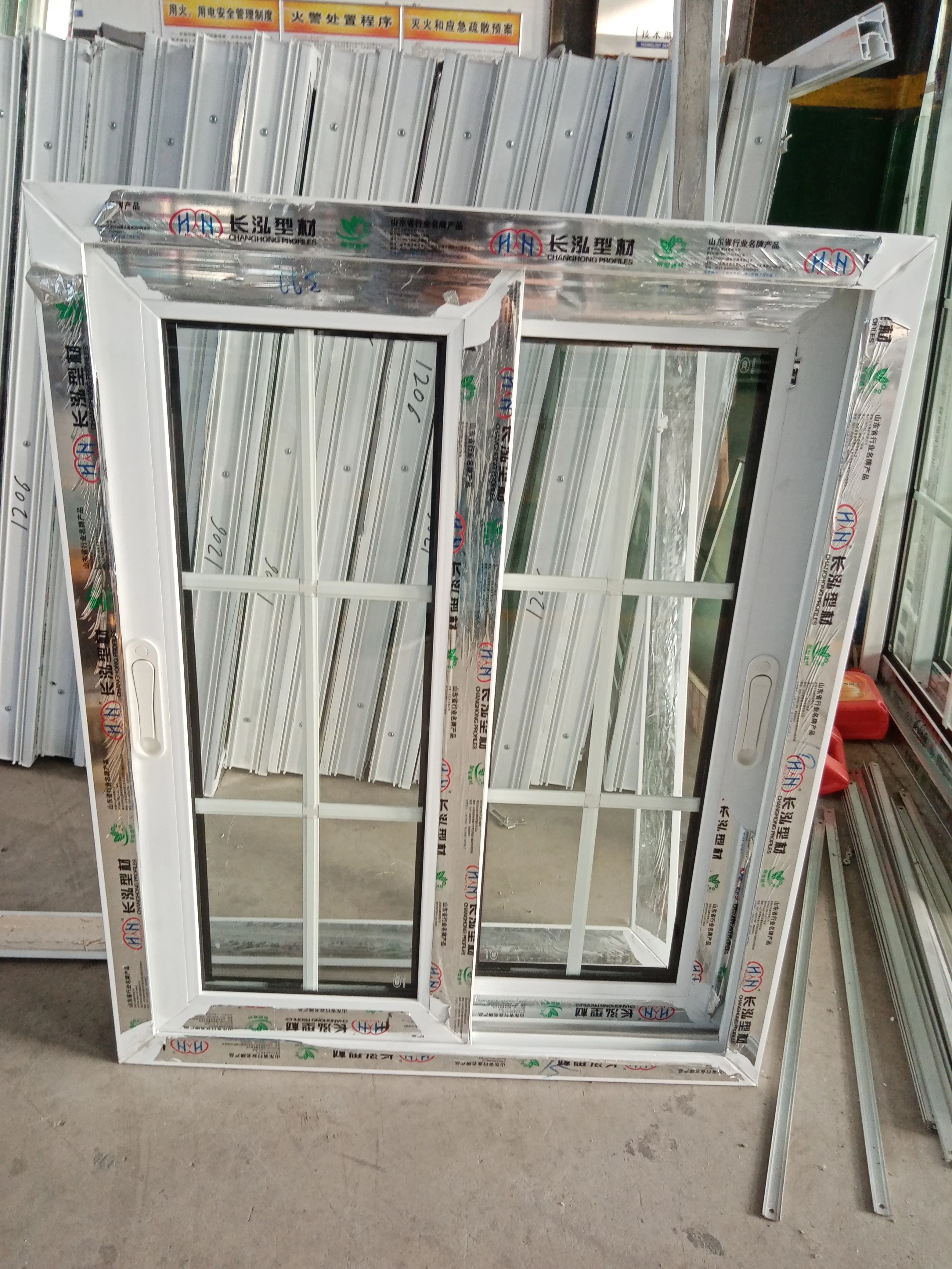Ventanas y puertas de vidrio deslizantes de marco de PVC plástico con el mejor precio para el hogar