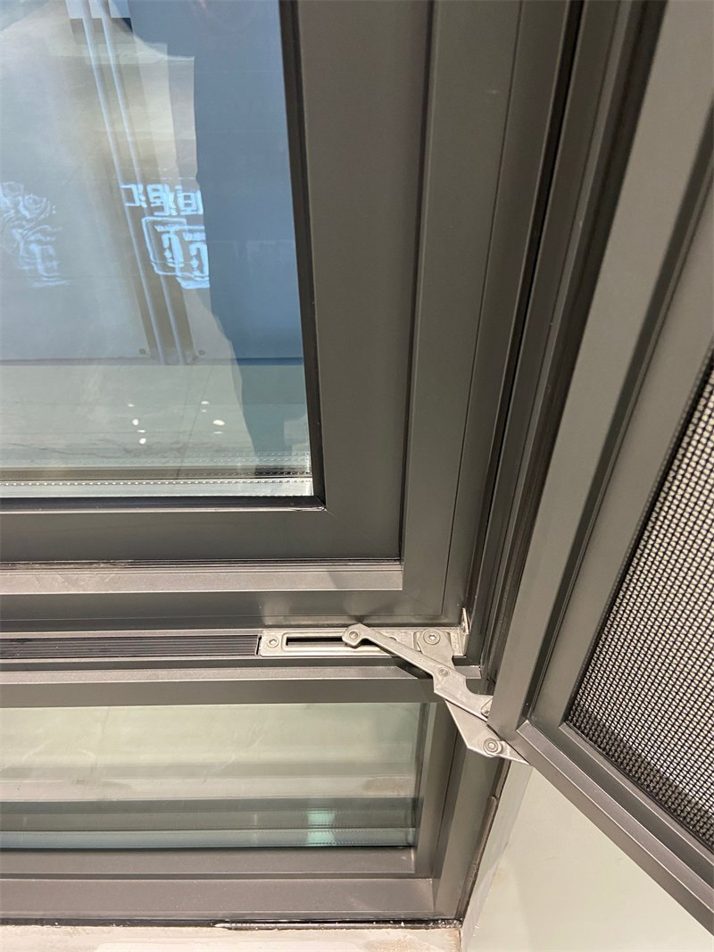Precio de fábrica diseño simple aluminio vinilo resistente a huracanes doble acristalamiento oscilante abatible vidrio deslizante ventana de casement toldo