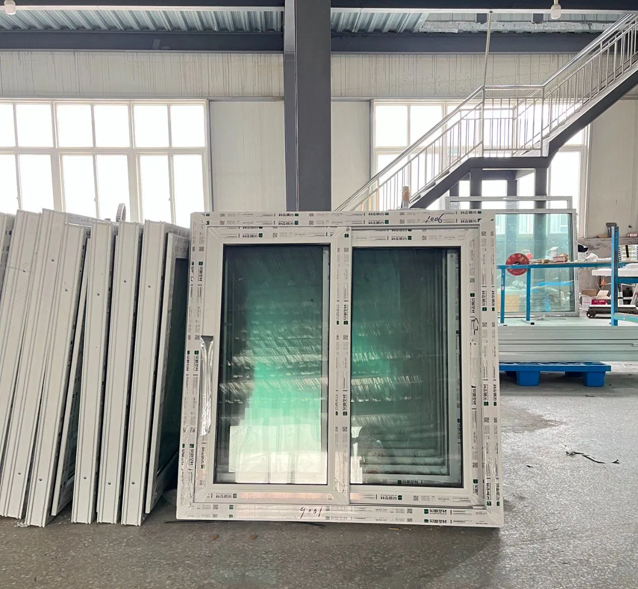 Ventana corrediza de PVC blanca a precio económico, ventana deslizante de doble acristalamiento de UPVC de América del Norte