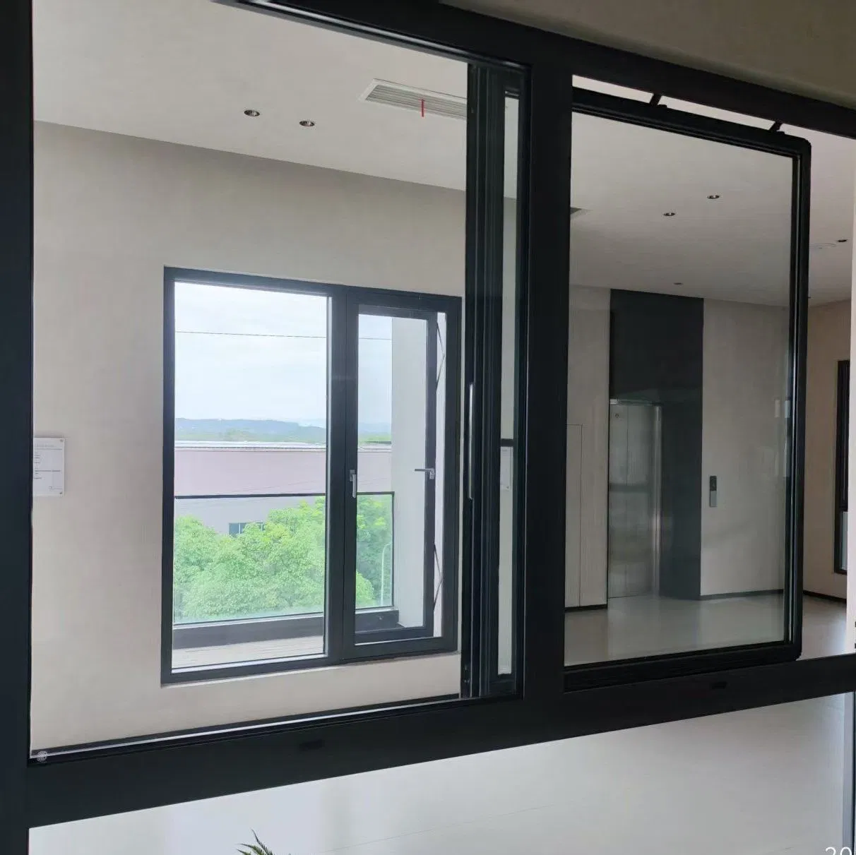 Ventanas de deslizamiento horizontal de aluminio aleado, certificado de patente de fábrica, calidad de manija, hardware PA66 de aluminio templado