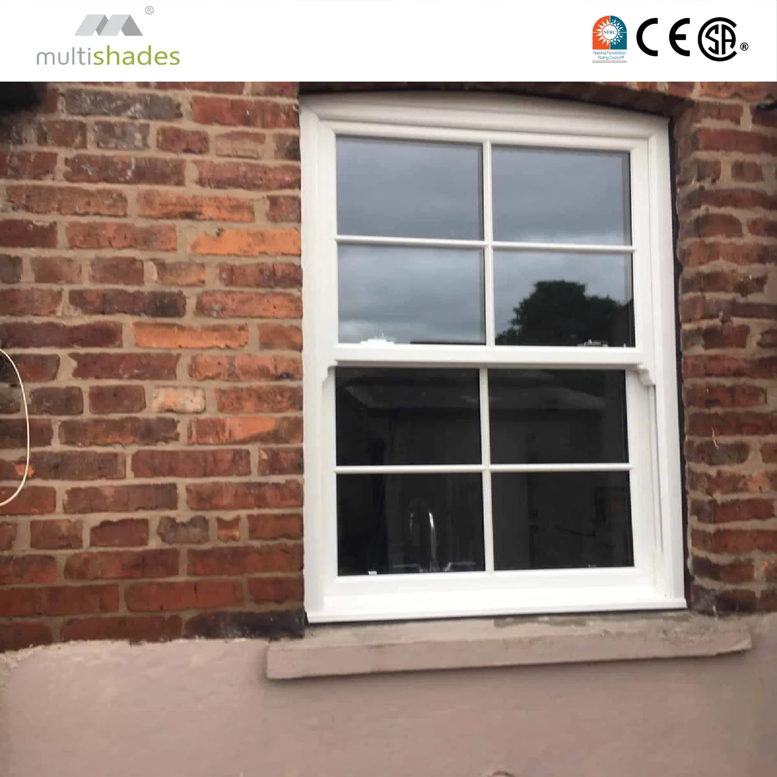 Ventana deslizante vertical resistente a huracanes de aluminio negro personalizado para apartamentos con cristal templado y reducción de ruido de Multishades