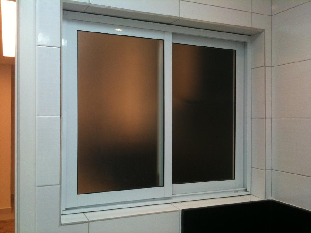 Aislante térmico persiana de aluminio con lamas, doble cristal, mosquitera, ventana americana con ruptura térmica, ventanas deslizantes