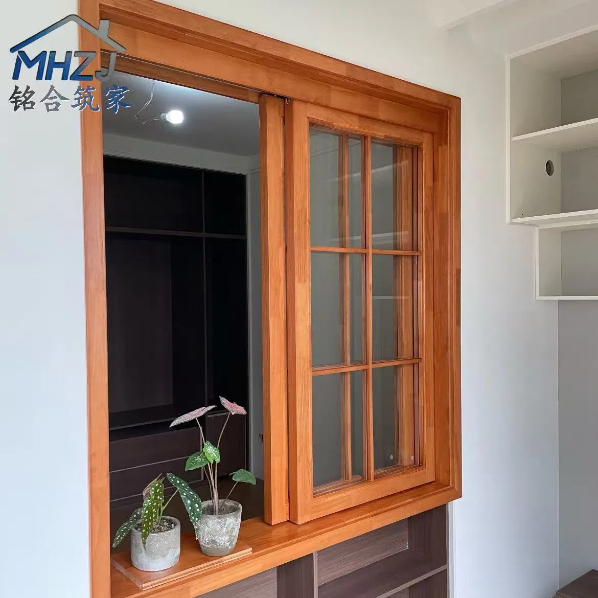 Ventana deslizante de marco de madera moderna con construcción de madera maciza, vidrio energéticamente eficiente para proyectos residenciales contemporáneos