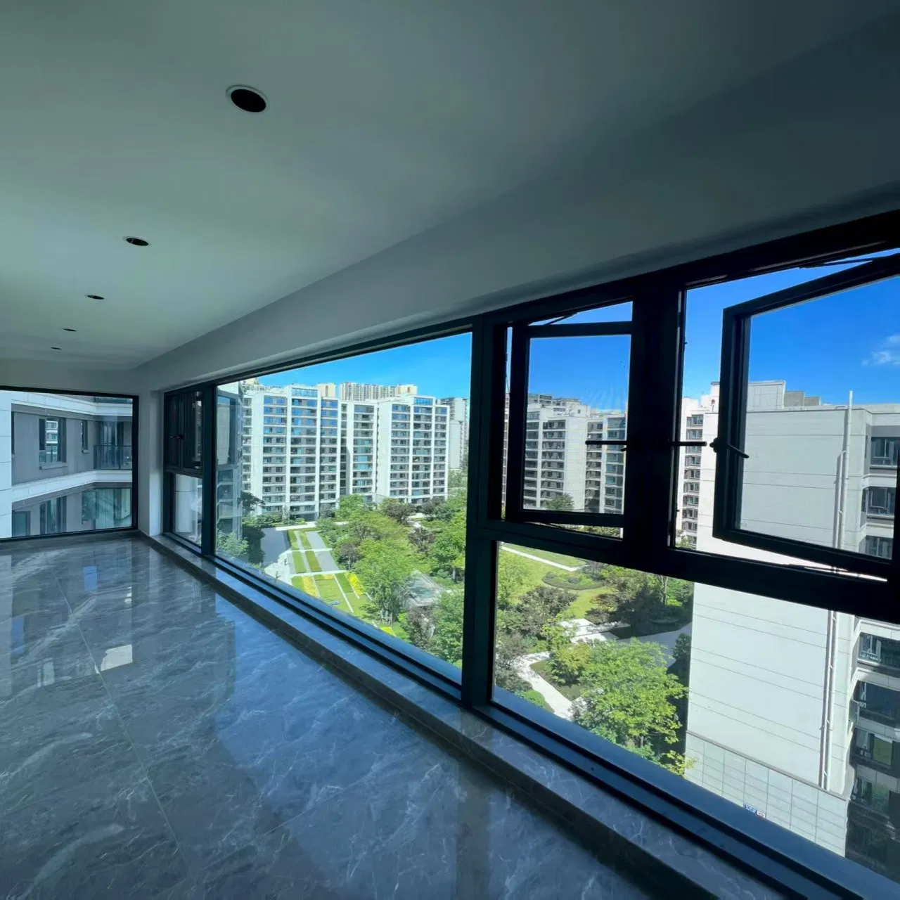 Sichuan, China Ventana de aluminio de casement a prueba de sonido con persiana deslizante y oscilobatiente, especificaciones estándar Winstar horizontal o personalizadas