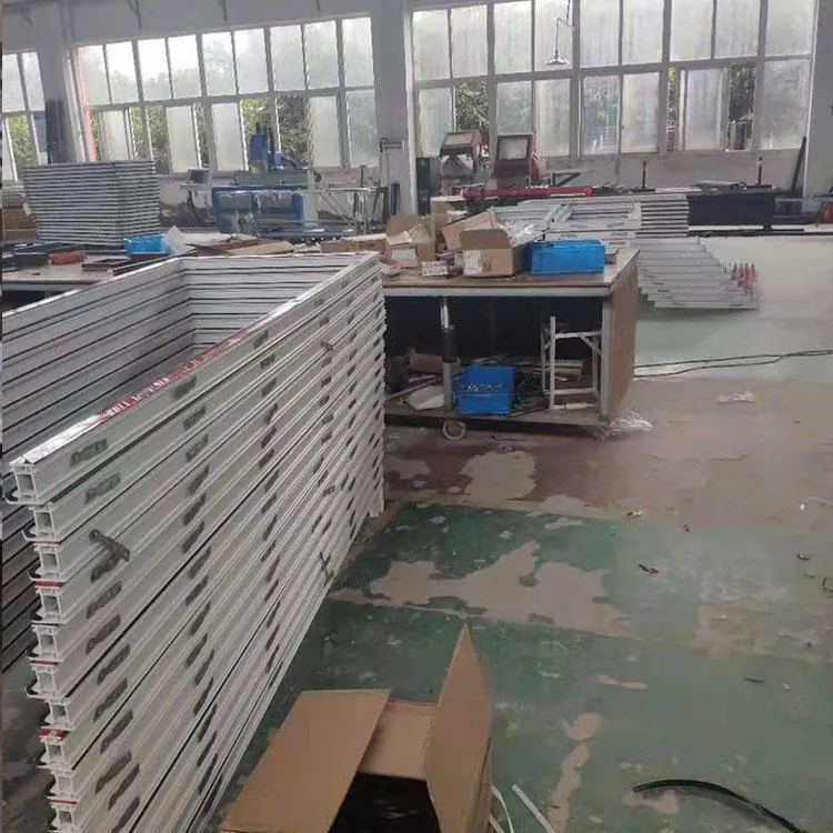 Suministro de ventanas colgantes de PVC comercial, puertas abatibles, ventanas deslizantes en China