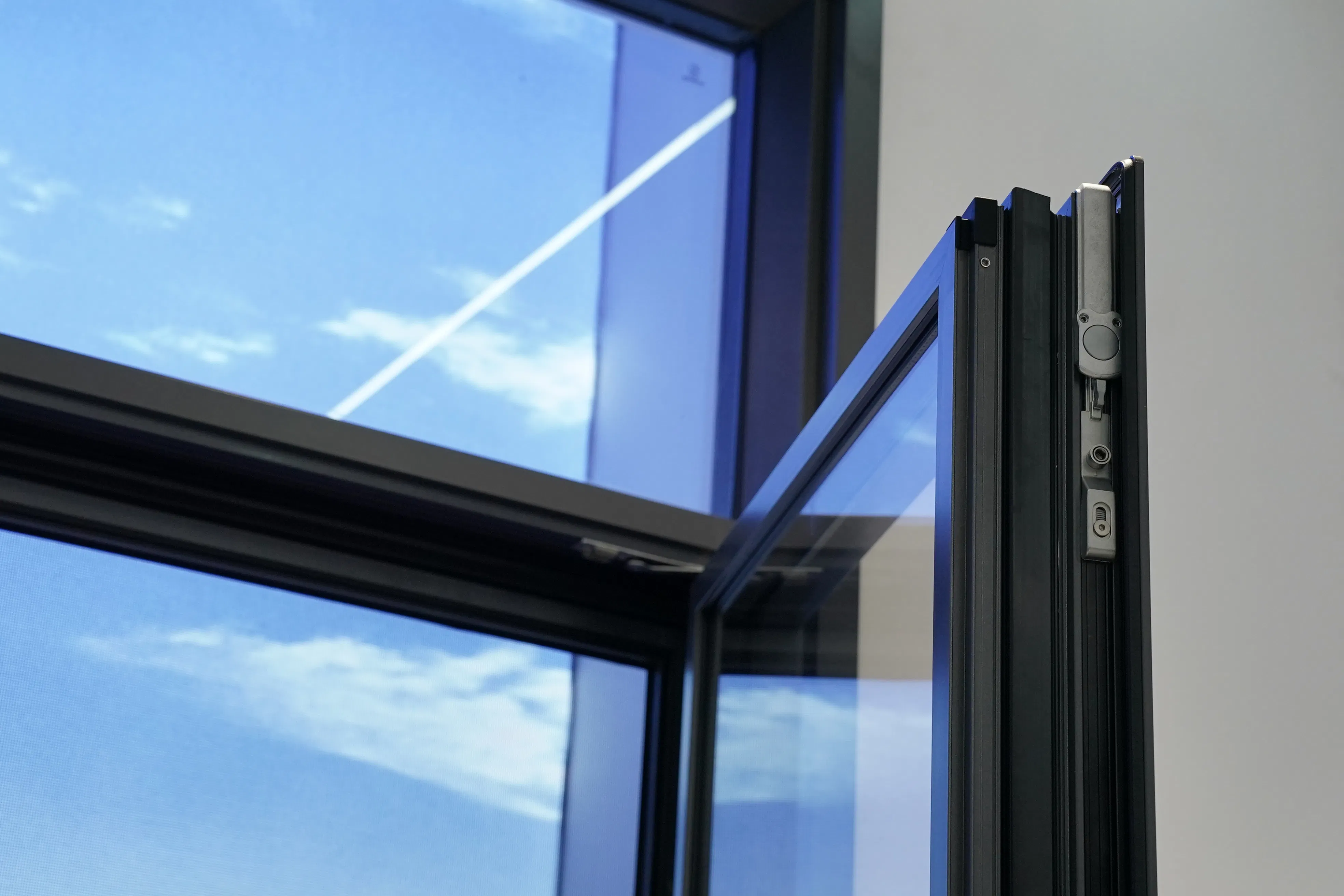 Cerradura de seguridad premium para ventanas de aluminio en villas