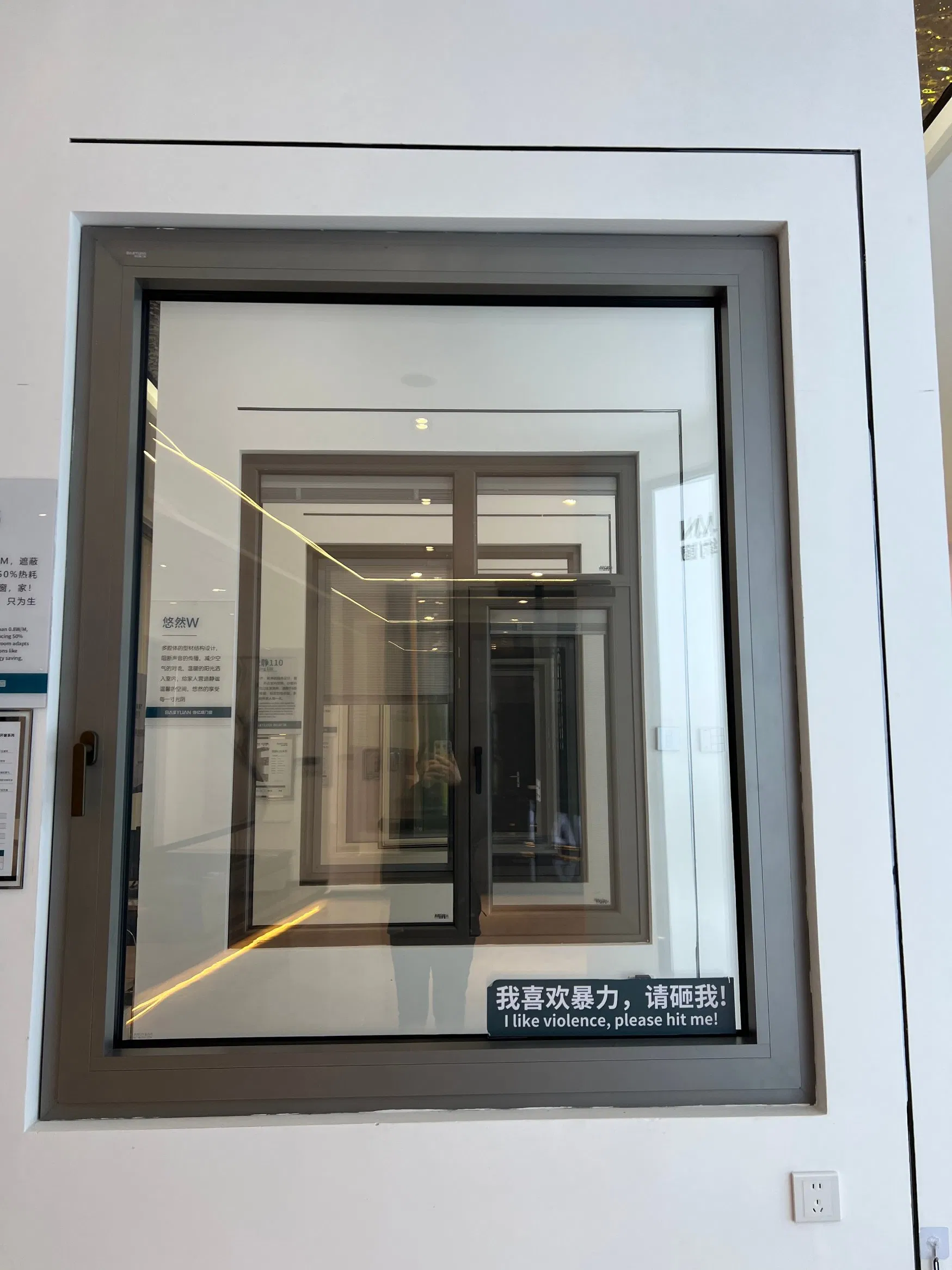 Diseño de ventana deslizante residencial de alta seguridad resistente a huracanes con persiana exterior antirrobo