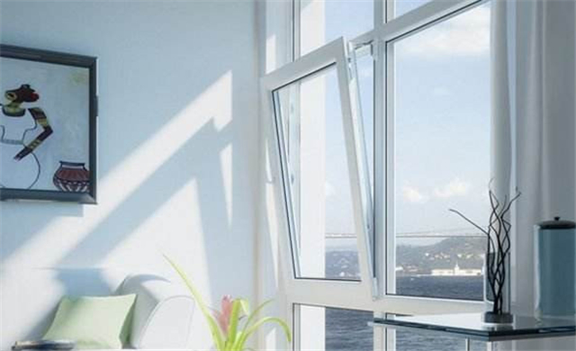 Ventana corredera de aluminio con marco de doble y triple acristalamiento a medida y aislamiento acústico