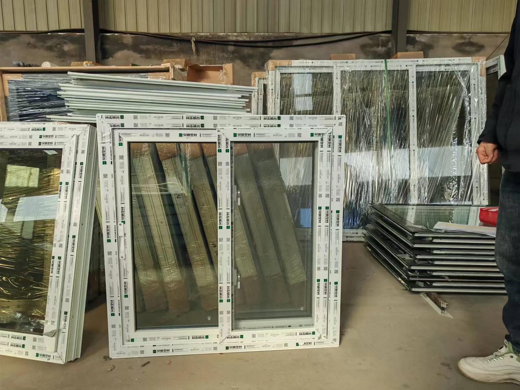 Ventanas deslizantes de vinilo PVC laminado a prueba de sonido, a prueba de viento y resistentes a huracanes económicas
