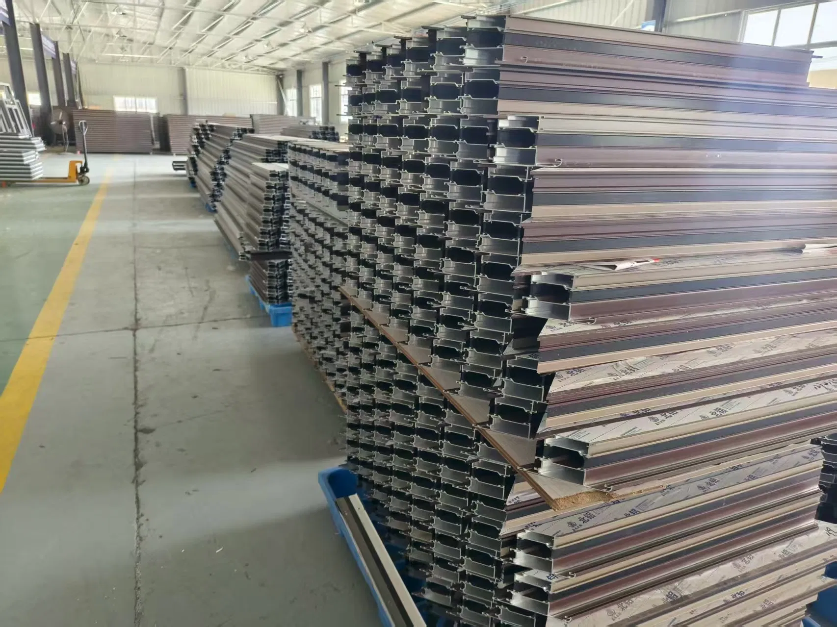 Ventanas deslizantes de aluminio de marco delgado retro para oficina industrial elegante