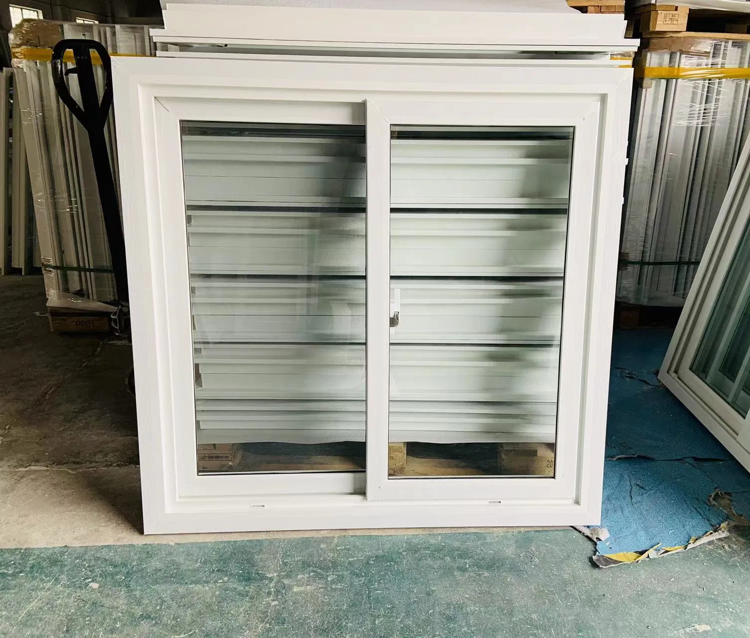 Ventana deslizante de UPVC con barra de seguridad para casa contenedor (CHAM-UPVC9211SW)