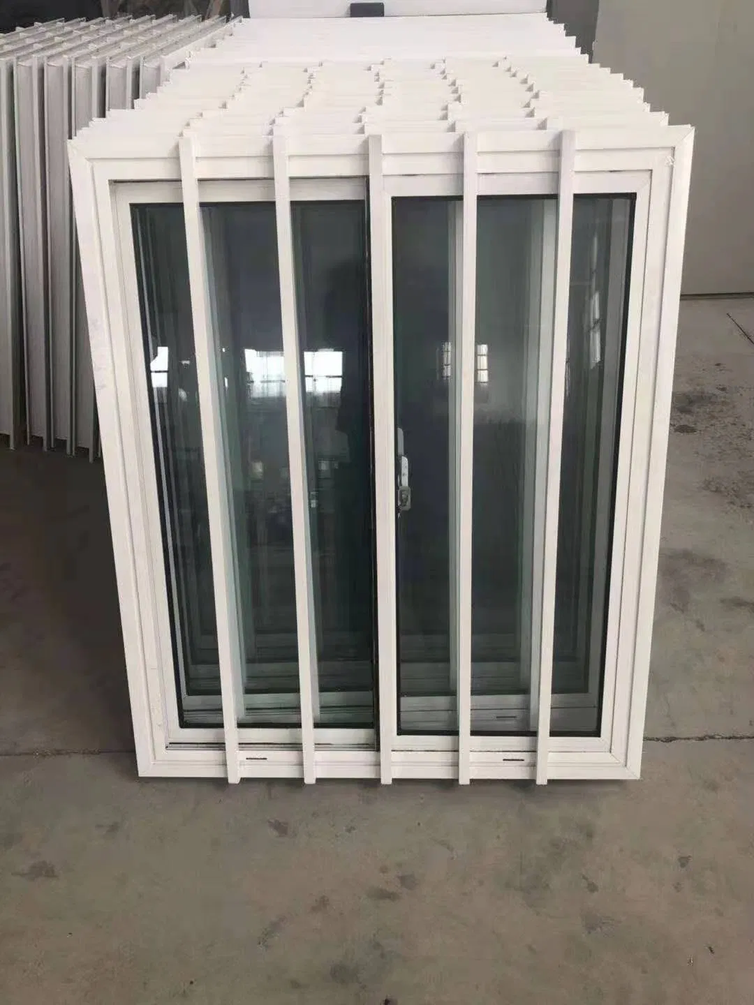 Ventana deslizante de UPVC con barra de seguridad para casa contenedor (CHAM-UPVC9211SW)