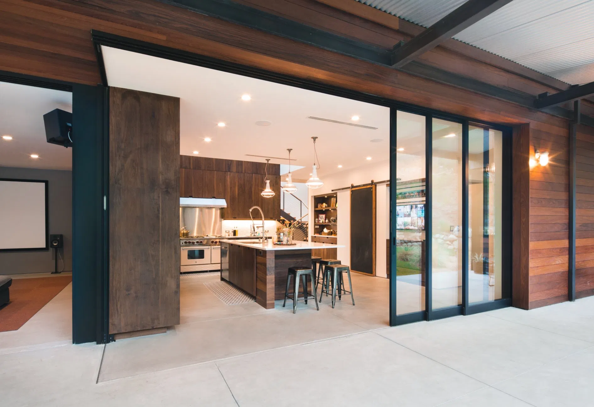 Precio de fábrica diseño simple aluminio resistente a huracanes doble acristalamiento oscilante abatible ventana corredera de casement toldo
