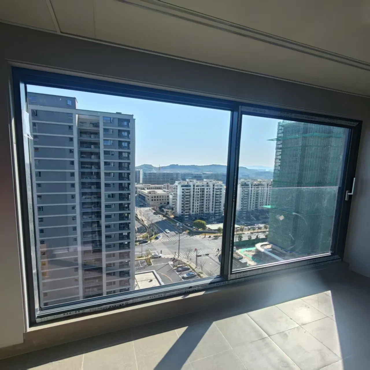 6. Ventana de seguridad de vidrio templado deslizante de aluminio aleado con presión lateral para ventana lateral de invernadero