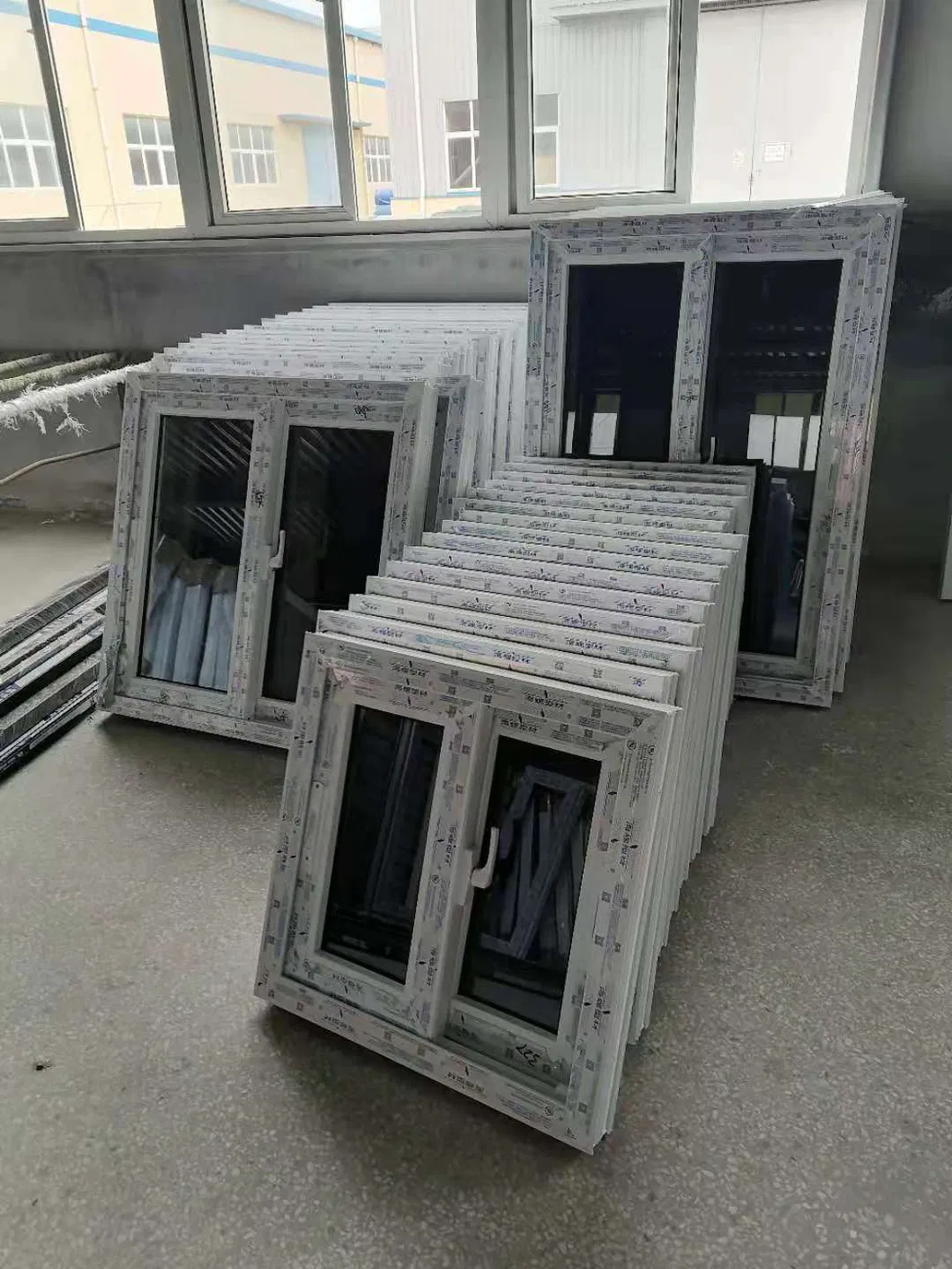 Detalle de ventana de PVC templado doble