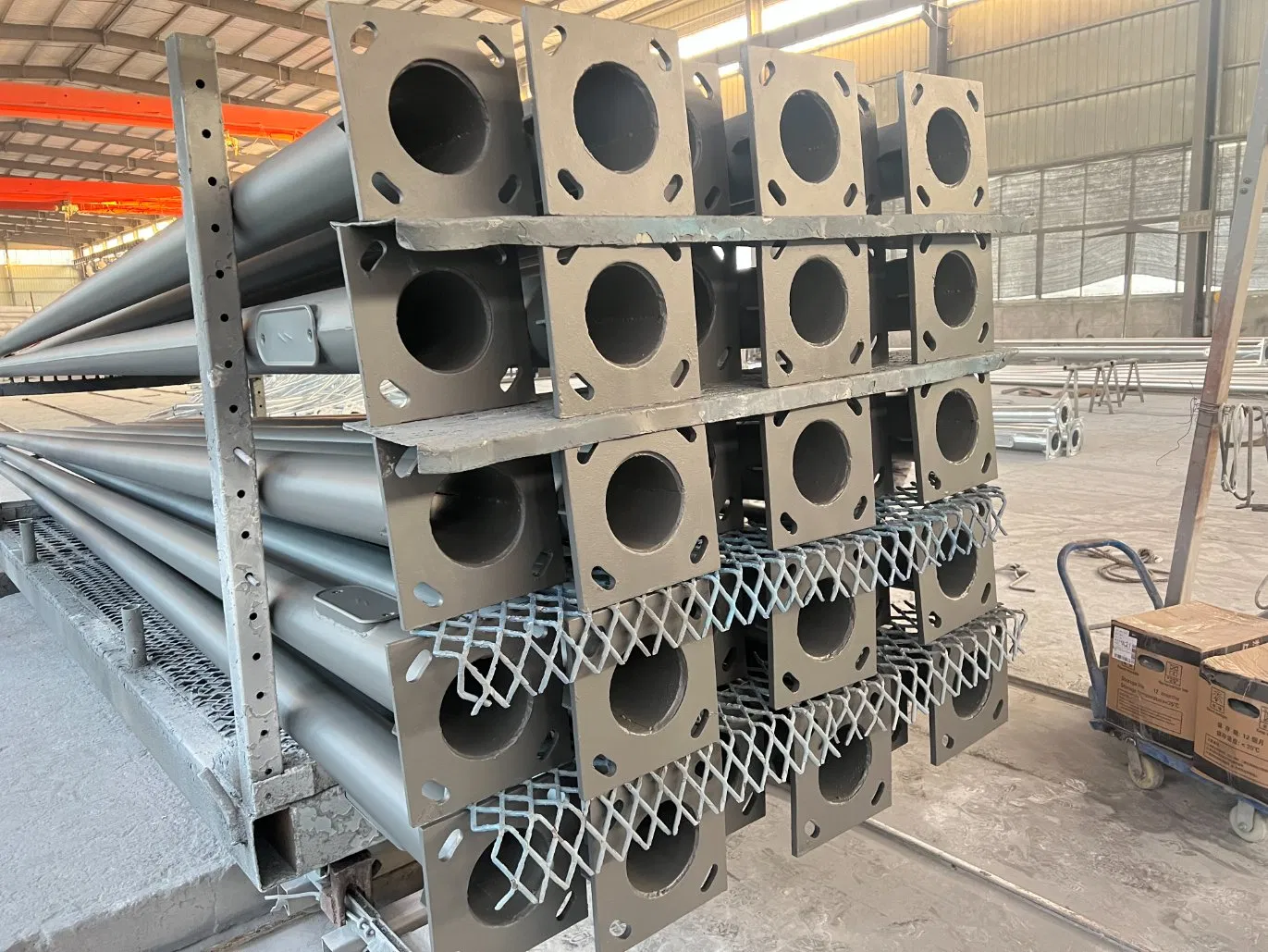 Venta Superior Poste de Luz Exterior Tapered Redondeado Galvanizado por Inmersión en Caliente 5-12m