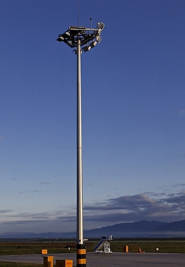 Commercial Grade Cantilever Top Conical Structure High Mast Light Pole