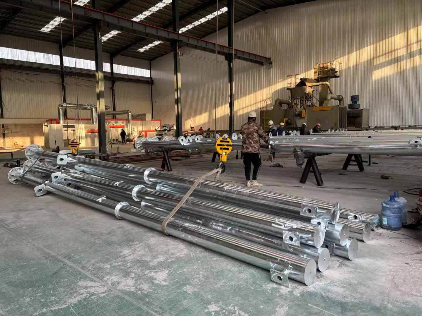 High Performance Auto Lift Platform-Top High Mast Light Pole for Railway Stations