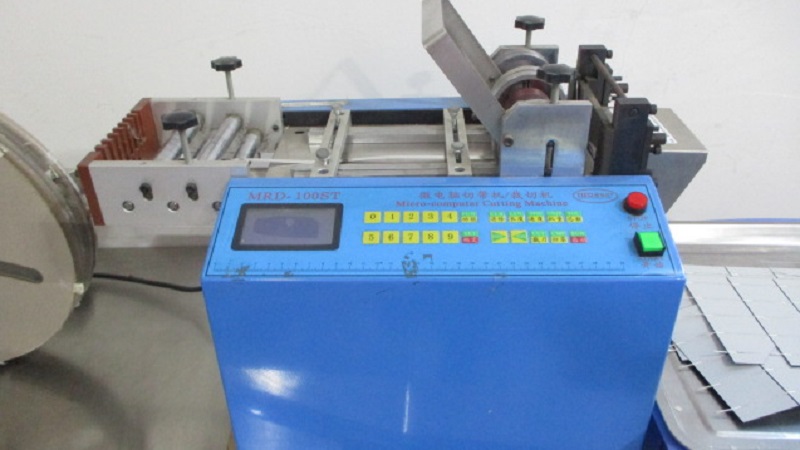 Máquina de corte de cinta controlada por microcomputadora