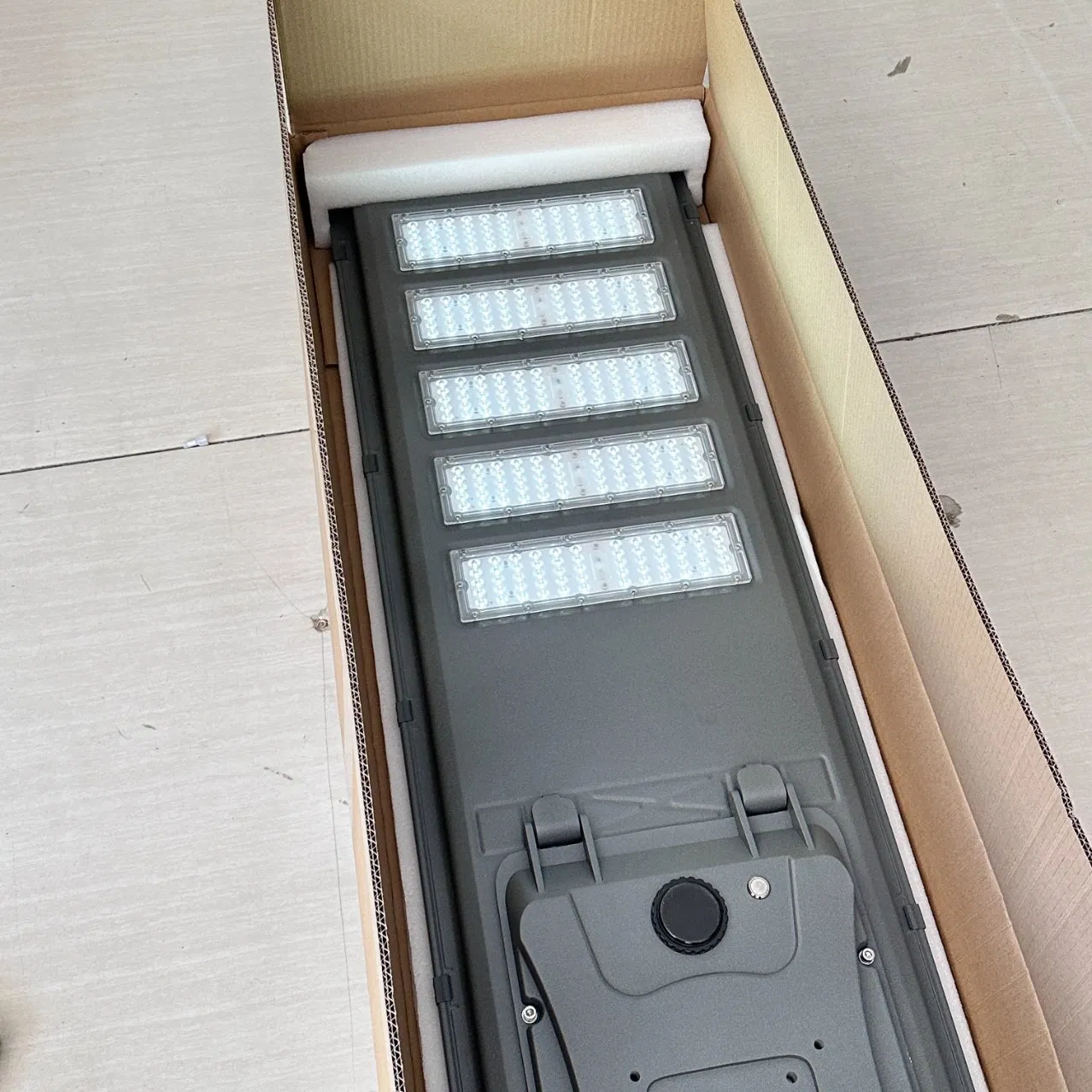 Luz de Calle Solar Todo en Uno Integrada 180-200ml Impermeable Control Remoto Iluminación LED para Uso en Carreteras Exteriores