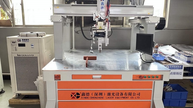 Planta de fabricación de Yangzhou Taktilo Light - proceso de corte láser