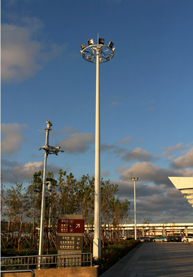 Construcción Duradera Poste de Luz de Alto Mástil Ajustable en Altura con Superficie en Voladizo