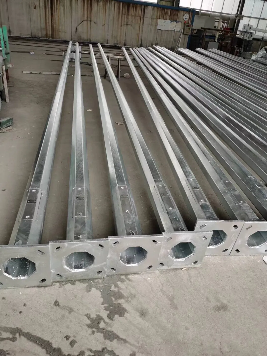 Venta Superior Poste de Luz Exterior Tapered Redondeado Galvanizado por Inmersión en Caliente 5-12m