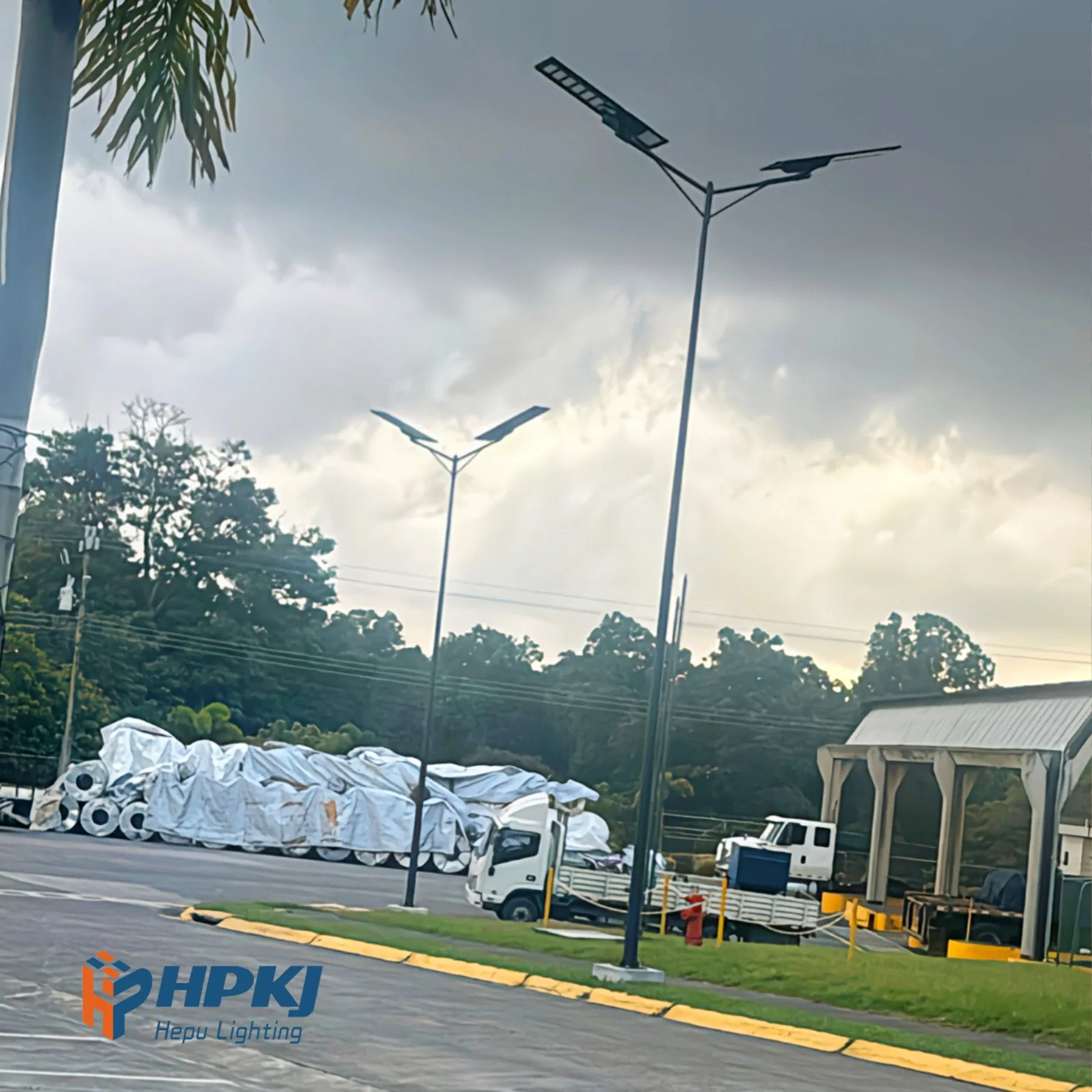 Fabricante de poste de farola solar todo en uno para proyecto de iluminación de carreteras de la ciudad