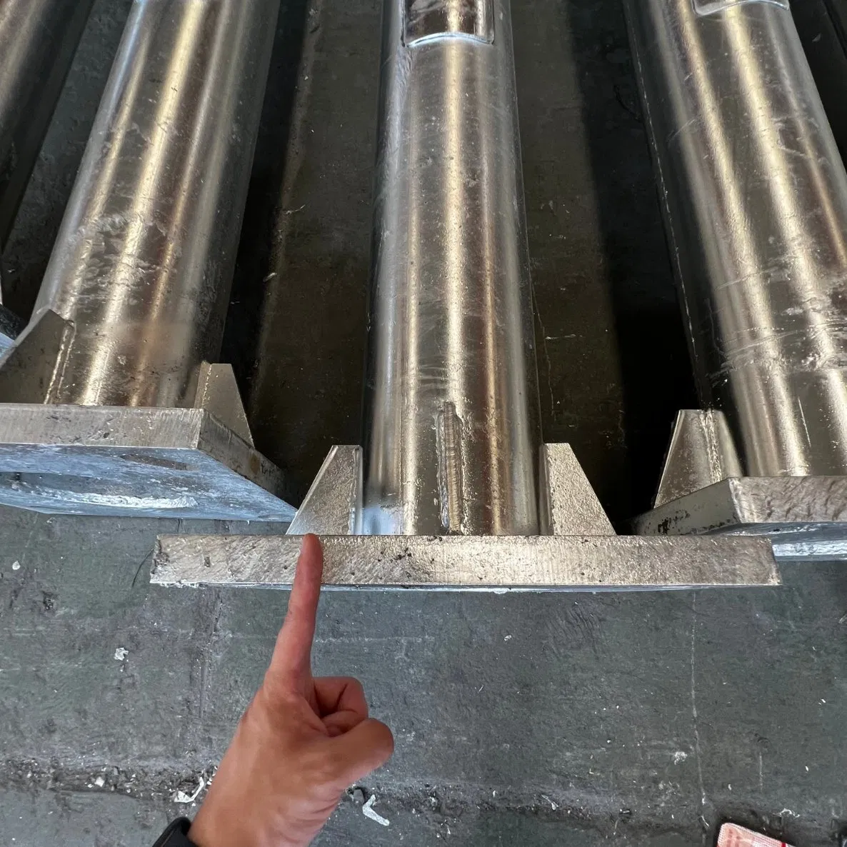 Iluminación de Jardín con Poste Galvanizado Poste Galvanizado Solar Superior de Hierro Fundido 9 Metros Luz de Base de Calle