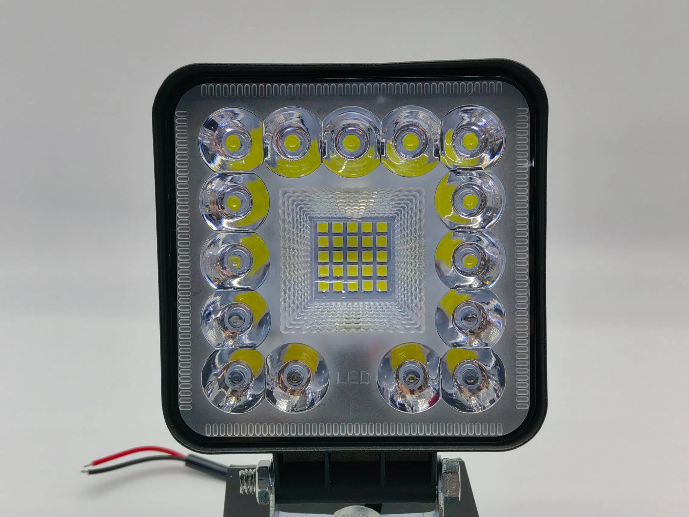 4 Luz de trabajo LED cuadrada de una pulgada para automóvil, camión, trenes, luz de remolque, lámpara exterior de auto, iluminación exterior de auto 12/24V Faro universal de inundación y punto
