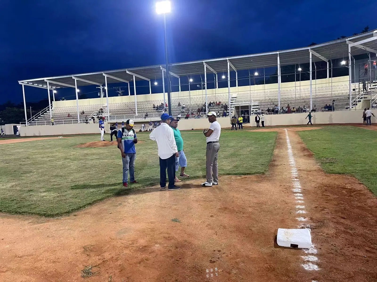 Proyector de Estadio de Alta Mast Outdoor Iluminación de Alta Lumen 180lm/W 100W 150W 200W 240W 300W 400W 500W 600W Luces LED de Inundación 3watt 3CCT Sensor de Fotocélula