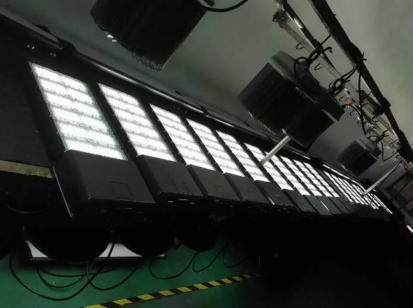 Polo de Montaje Ajustable 150W Luz LED Exterior de Alta Potencia IP65 Luz de Calle