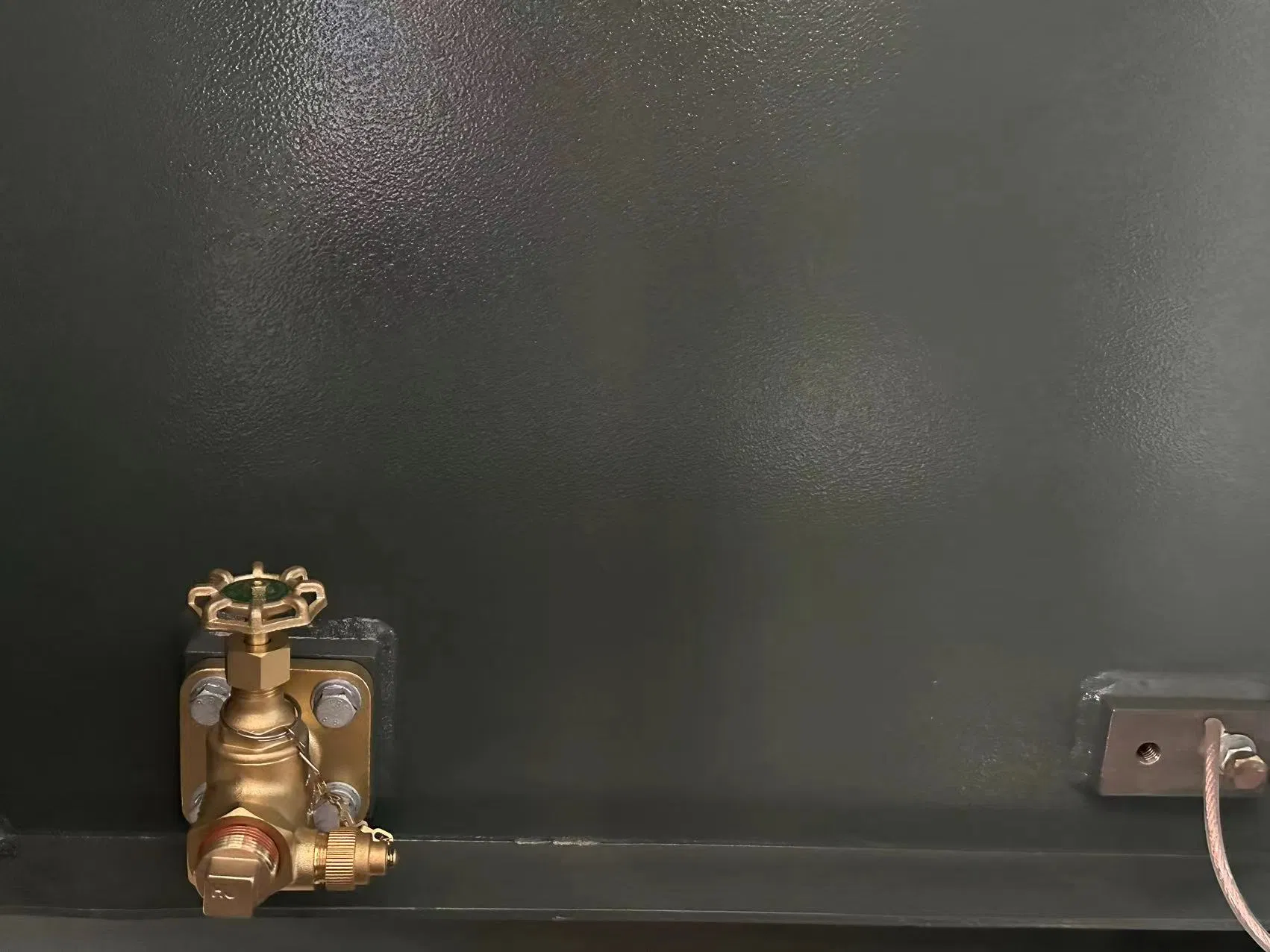 Reliable 1000 kVA Pad-Mounted Transformer for Heavy Duty Use