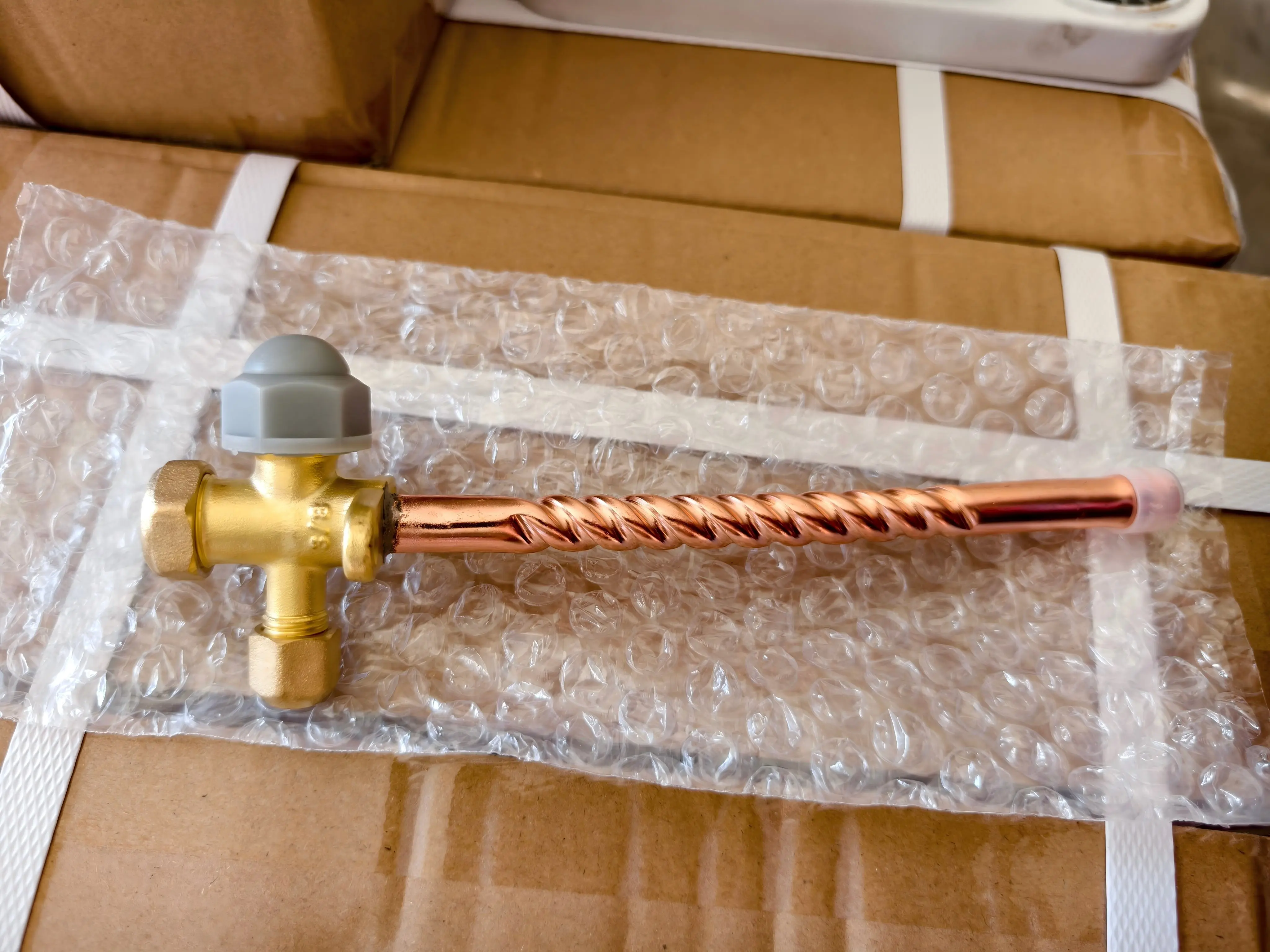 China TAOJUN Copper Split Valve 1/4-5/8 Inch L Bend Gas Stop for AC Outdoor Unit Factories, Factory