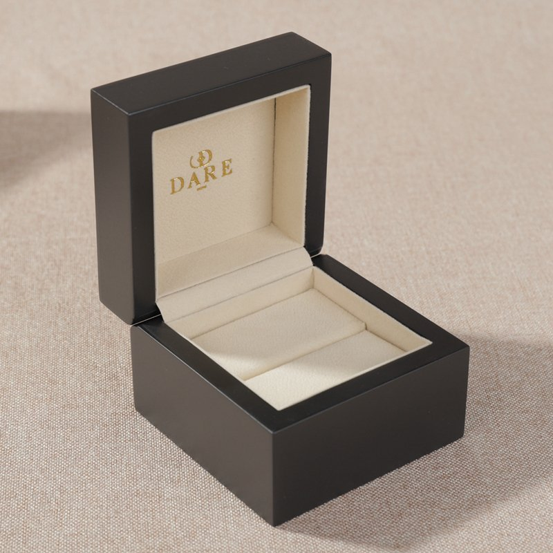 Zhihe Handcrafted Wooden Black Ring Box Luxury Jewelry Storage Case with Magnetic Closure Velvet Lining Engraved Detail Oak Wood Proposal Accessory