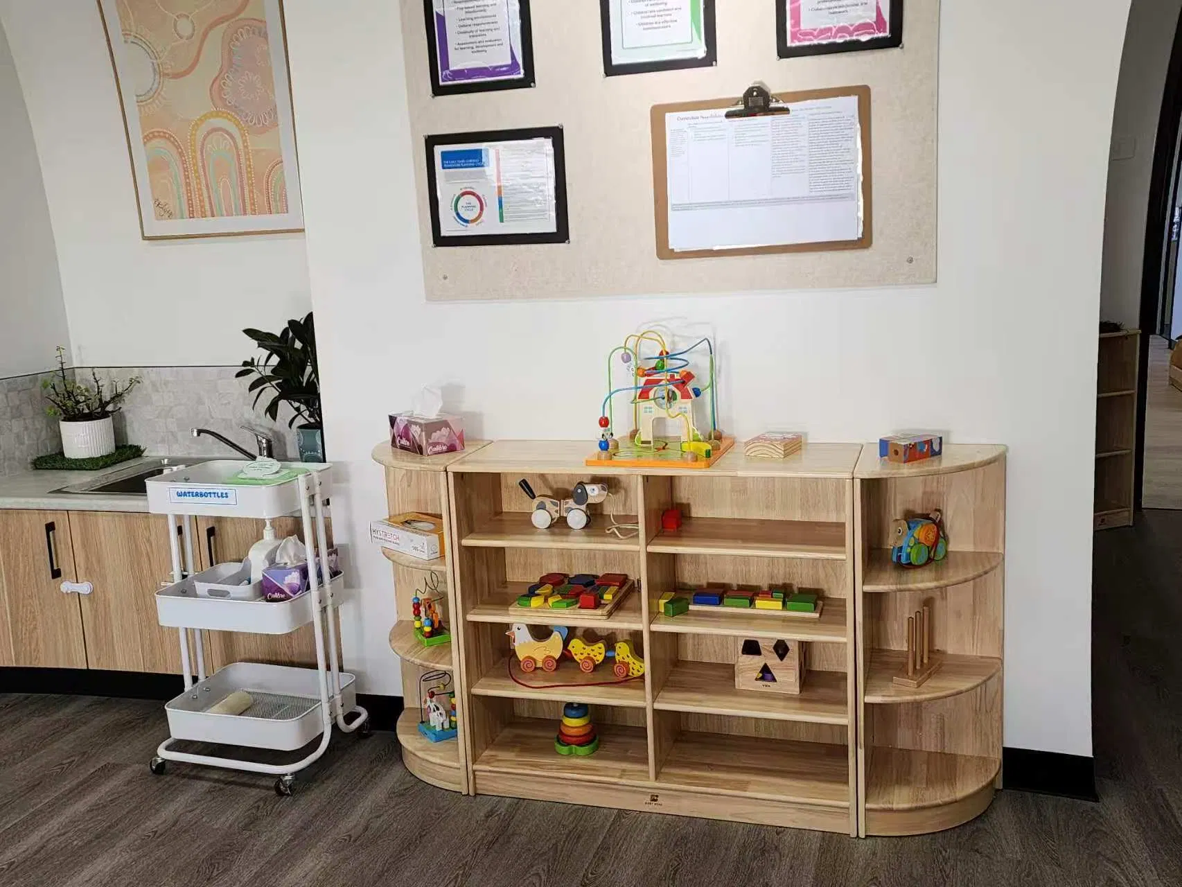 China Eco-Friendly Hot Sales Natural Wood Theme Kids Classroom Furniture, Furniture Preschool Equipment Supply for Australia