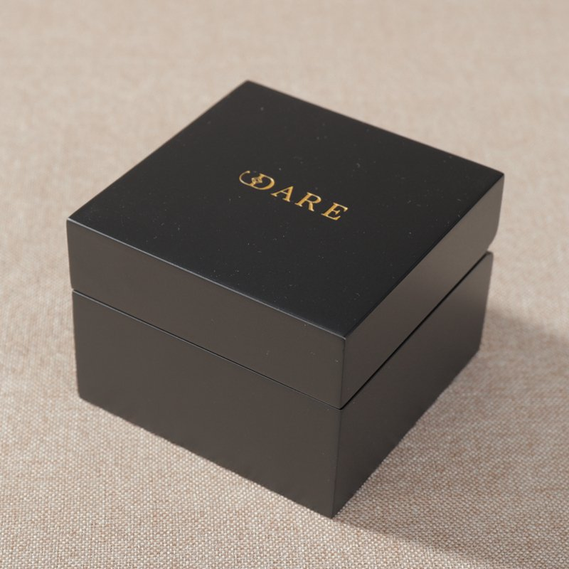 Zhihe Handcrafted Wooden Black Ring Box Luxury Jewelry Storage Case with Magnetic Closure Velvet Lining Engraved Detail Oak Wood Proposal Accessory